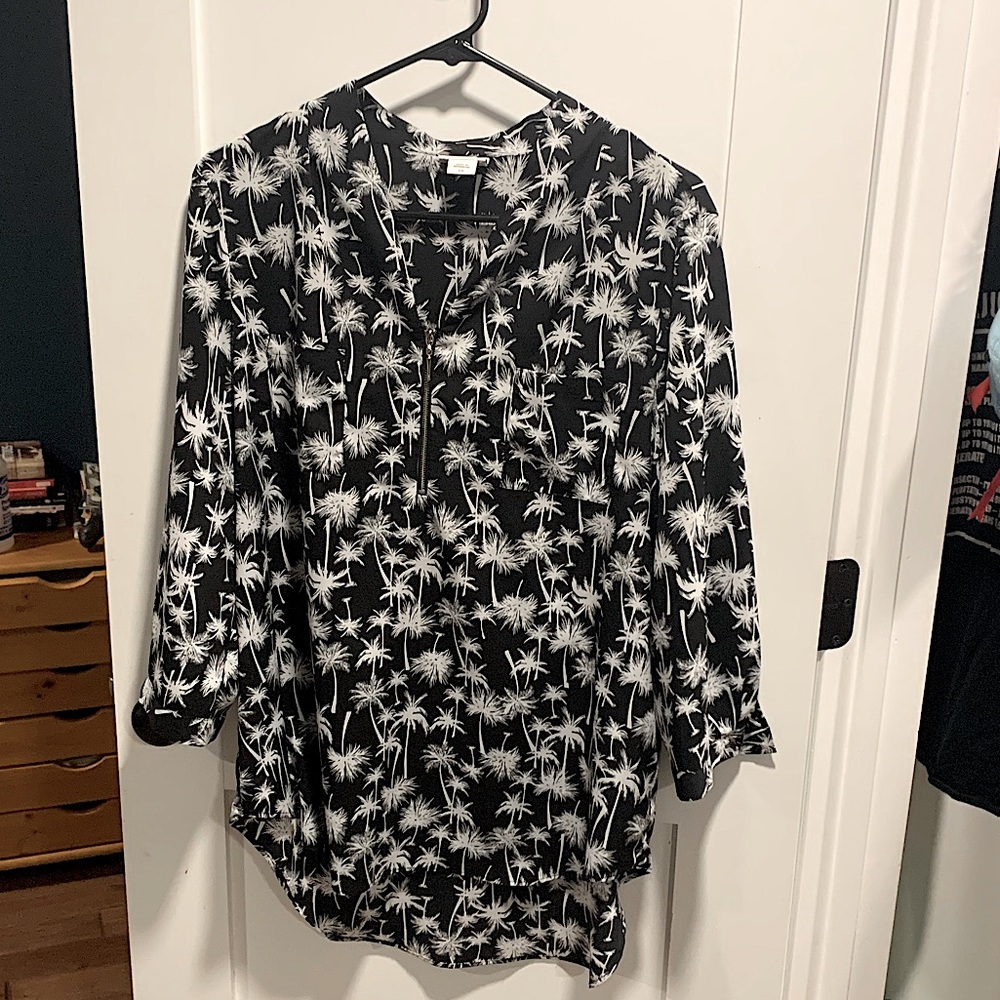 Jaclyn Smith palm tree novelty printed blouse shirt